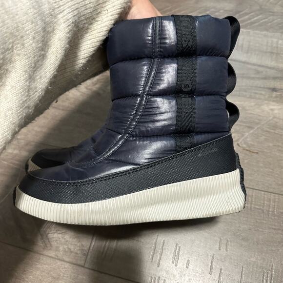 Sorel Out N About Puffy Mid Boot Black 6 NWOB - Picture 3 of 8